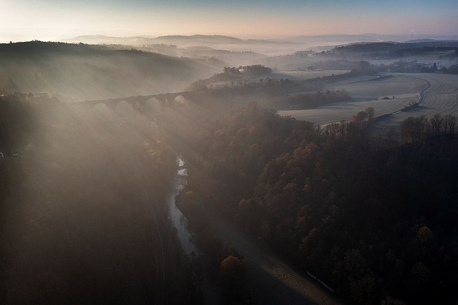 Elstertalbrücke im Morgengrauen